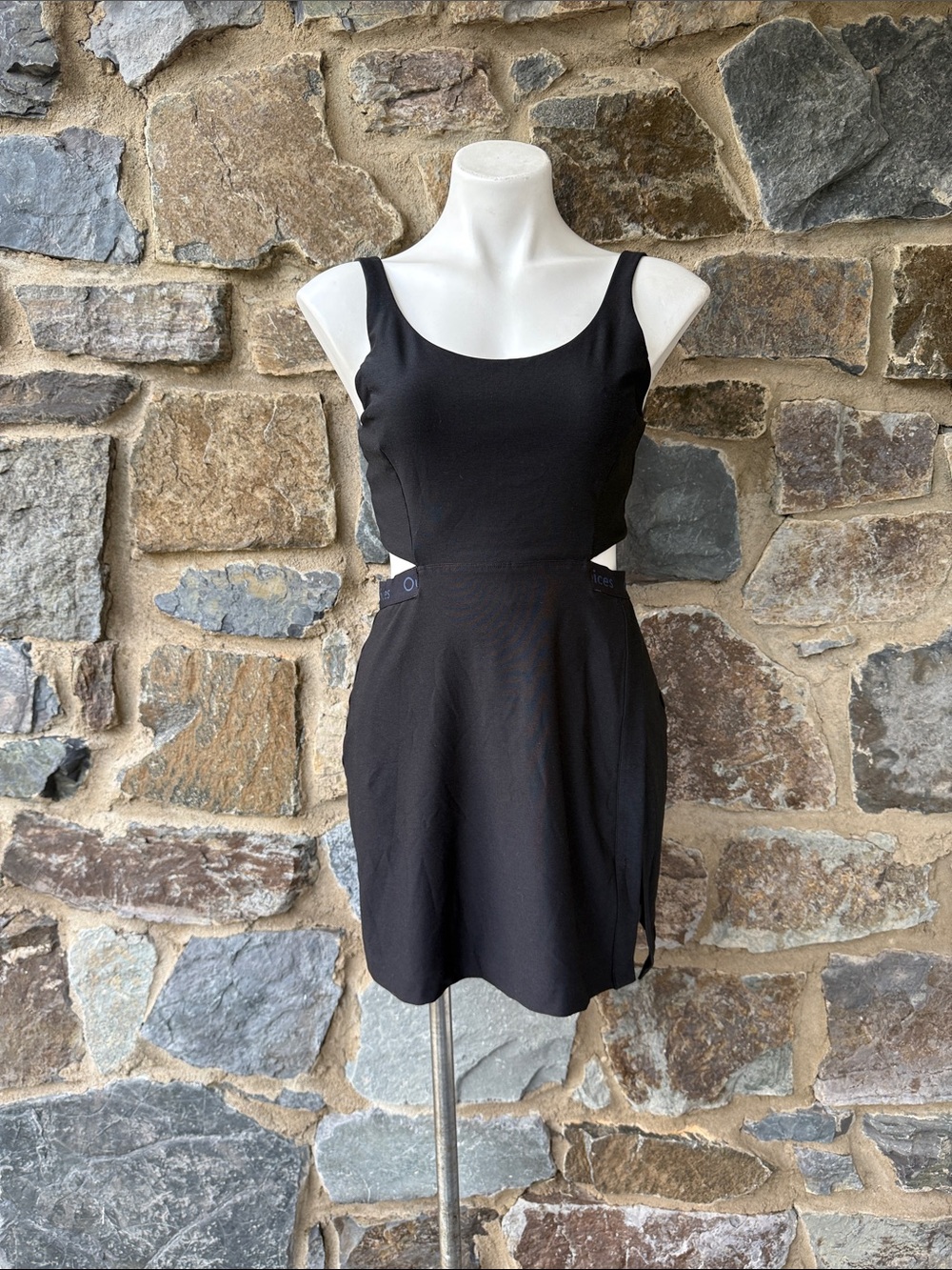 OUTDOOR VOICE Court Pickle Ball Dress with Cutout, Built in Shorts, Pocket Sz M